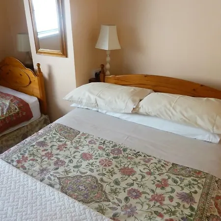 Bleach Farmhouse Bed & Breakfast 3*